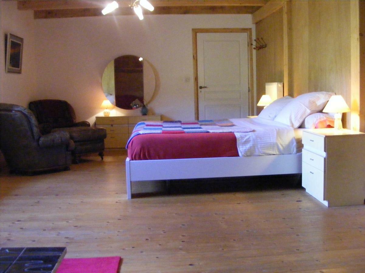 Les Grandes Fontaines Bed & Breakfast La Longine Exterior photo